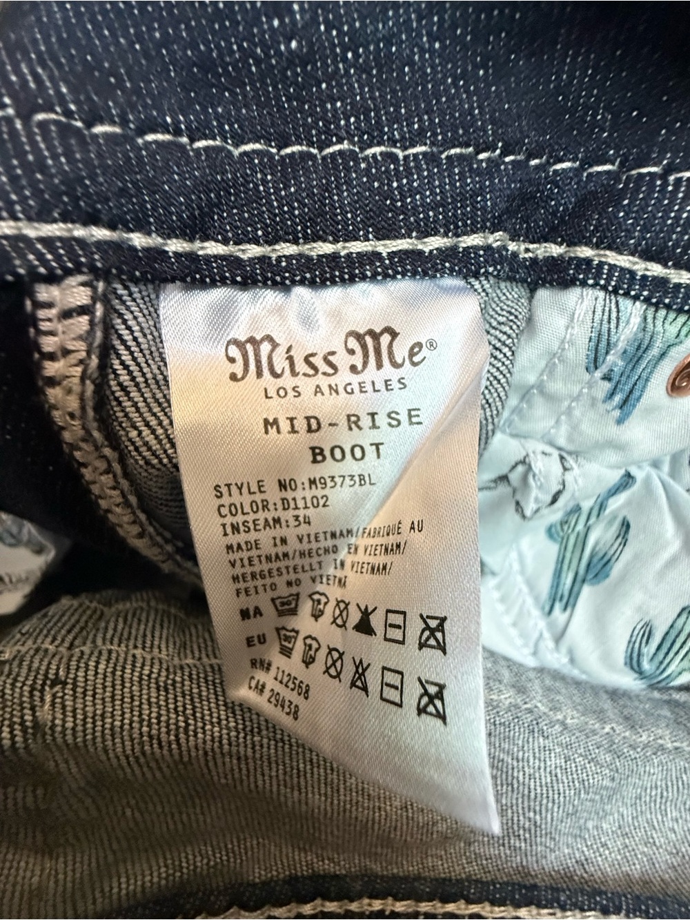 NWT Miss Me mid rise boot jeans w cntrst stitch/high design pockets retail $118 - Picture 6 of 14